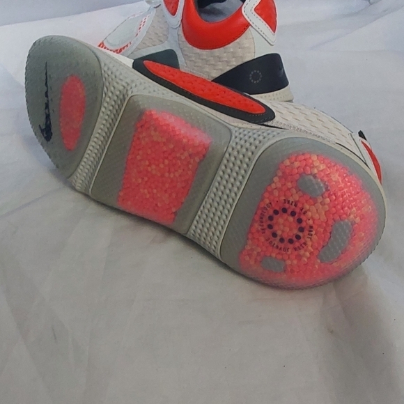 Athletic_Shoes